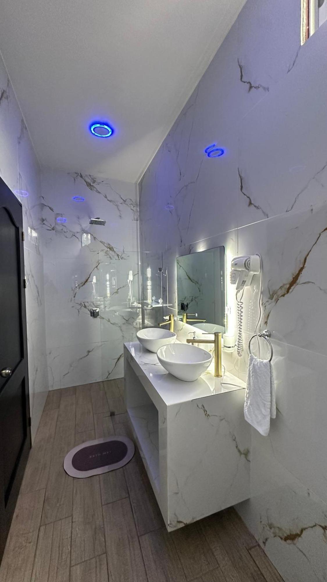 H Et L Apartment ตอร์ตูเกโร ภายนอก รูปภาพ